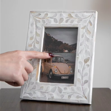 Iside Shell Photo Frame