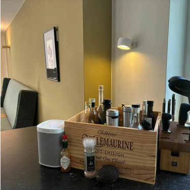 Elenorra White Portable Spotlight