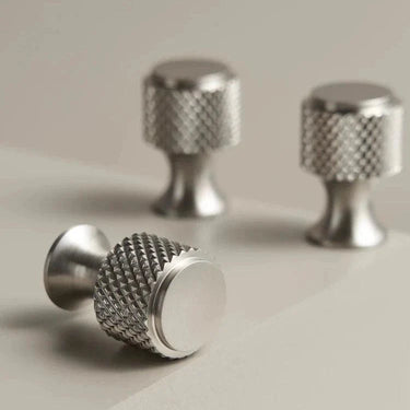 Kairi Diamond-cut Knurled Knobs