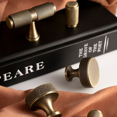 Brille Handles and Knobs