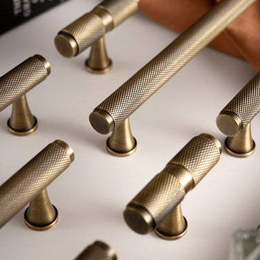 Brille Handles and Knobs