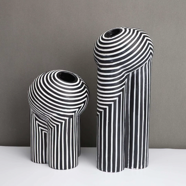 Noir & Blanc Vase Collection