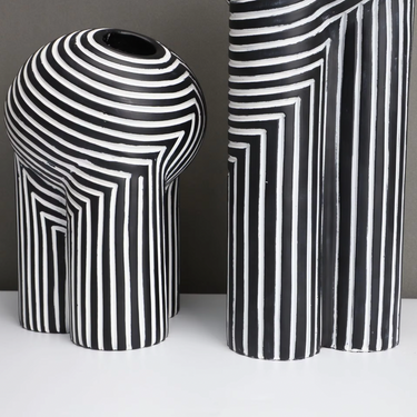 Noir & Blanc Vase Collection