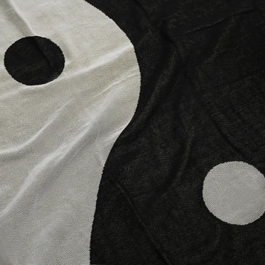 Ying Yang Throw blanket